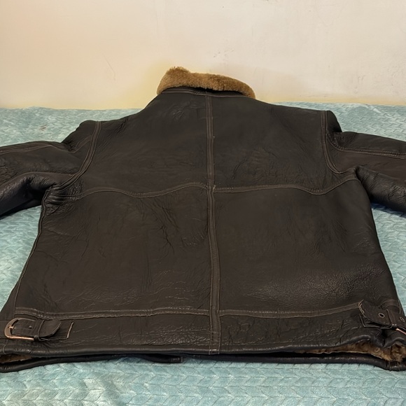 Men’s Leather and Real Sheepskin Coat - Picture 9 of 9